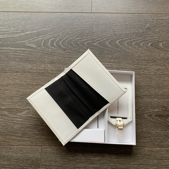 Neiman Marcus Passport Gift Set - Picture 3 of 4